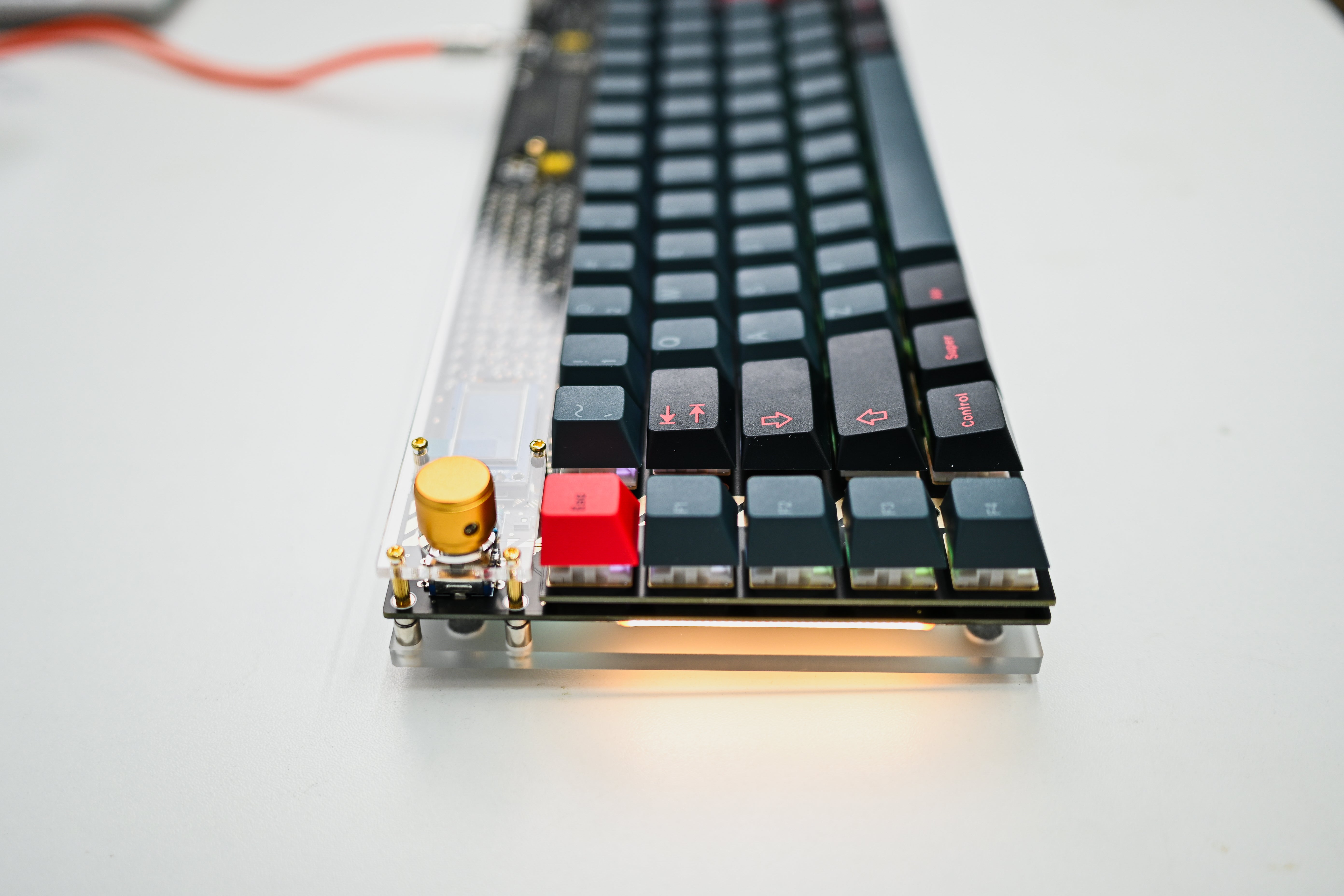 [In Stock] Lelelab Y2K 76 x GMK Redline PreBuilt Ready-to-use Keyboard