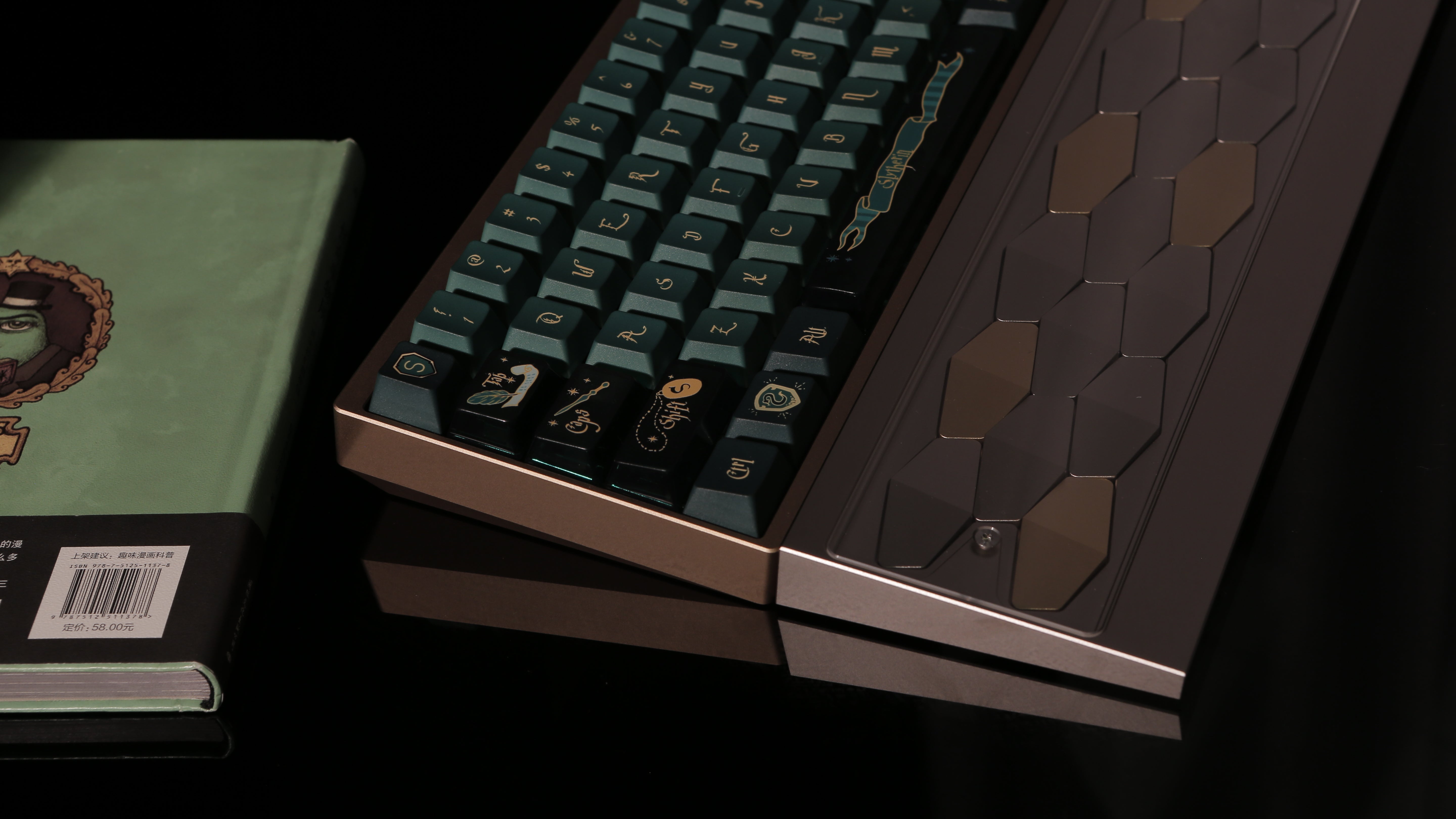 [In Stock] Dragon Scales Wrist Rest 65%-Silicone Connector Version