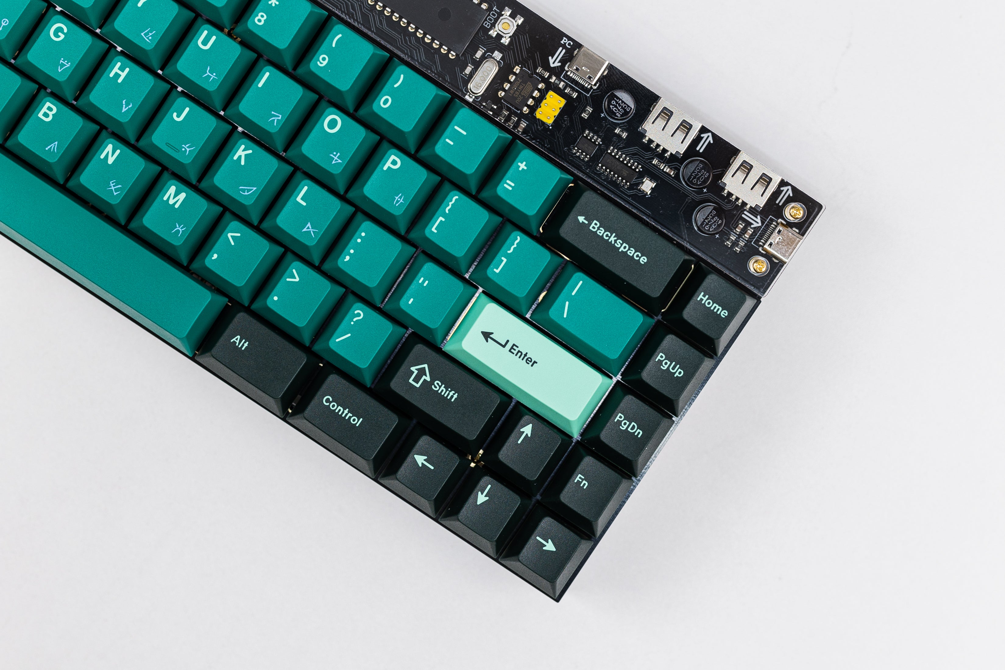 In Stock] Lelelab Y2K 76 x GMK Terror Below PreBuilt Ready-to-use Key