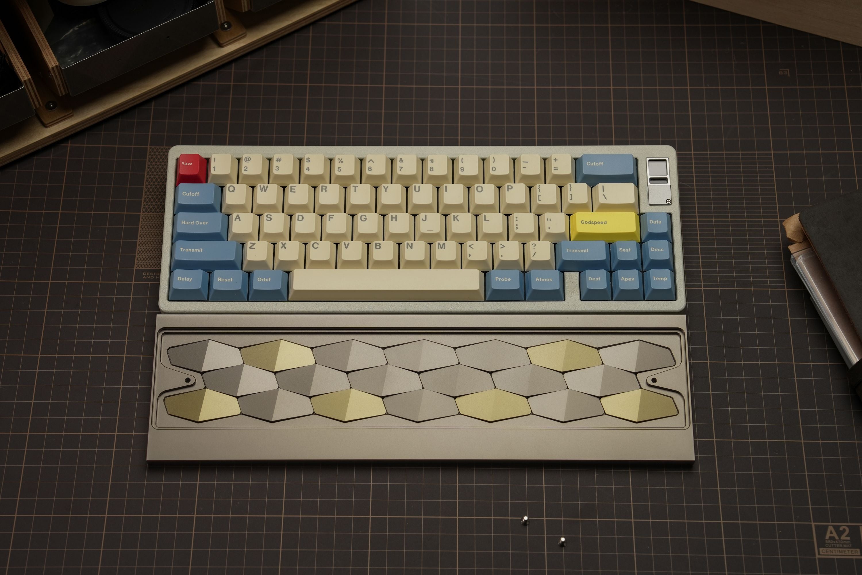 [In Stock] Dragon Scales Wrist Rest 65%-Silicone Connector Version