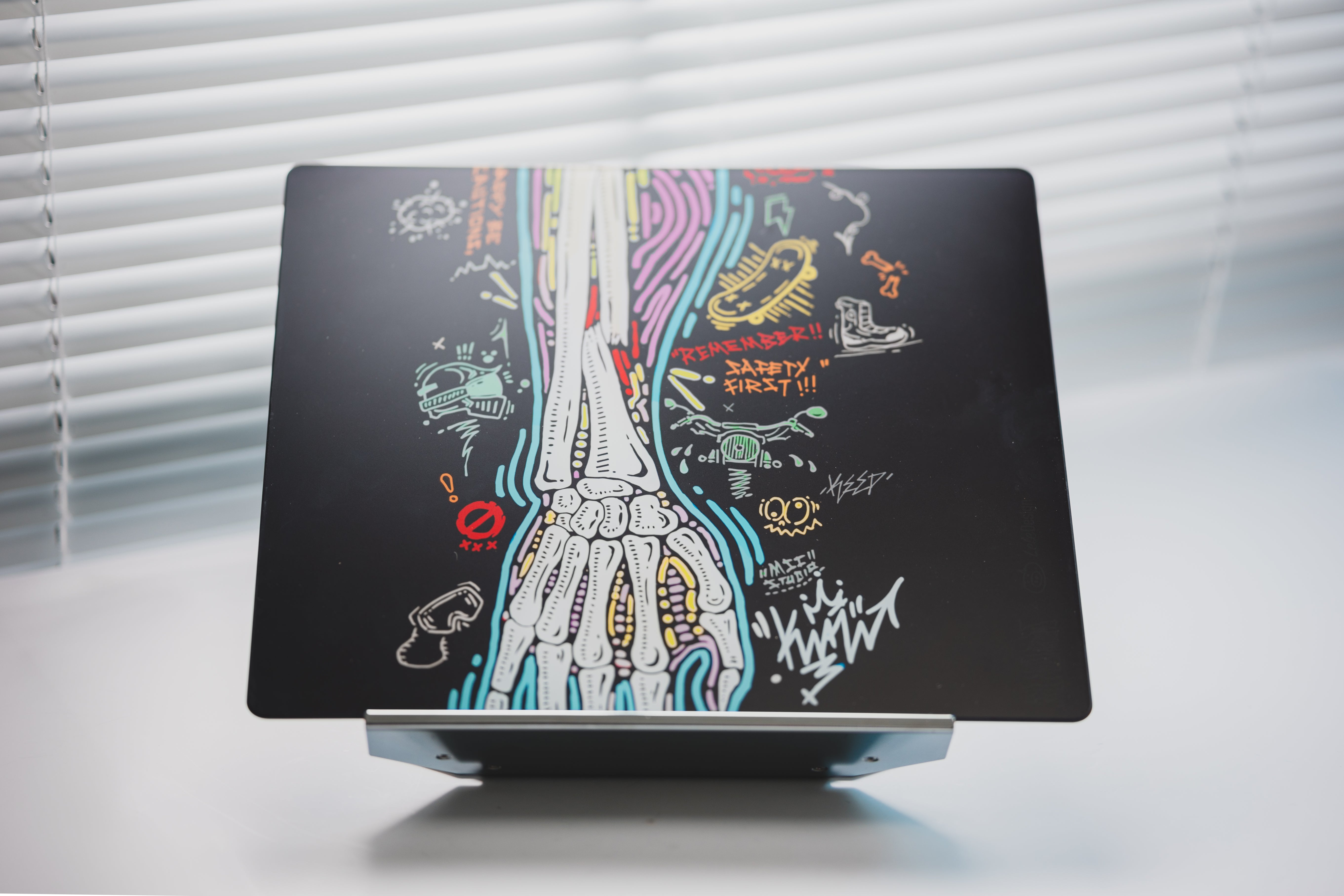 [In Stock] LeleDesign Curation Summer Camp Glass Mousepad（feat. 菇髅|裂缝）
