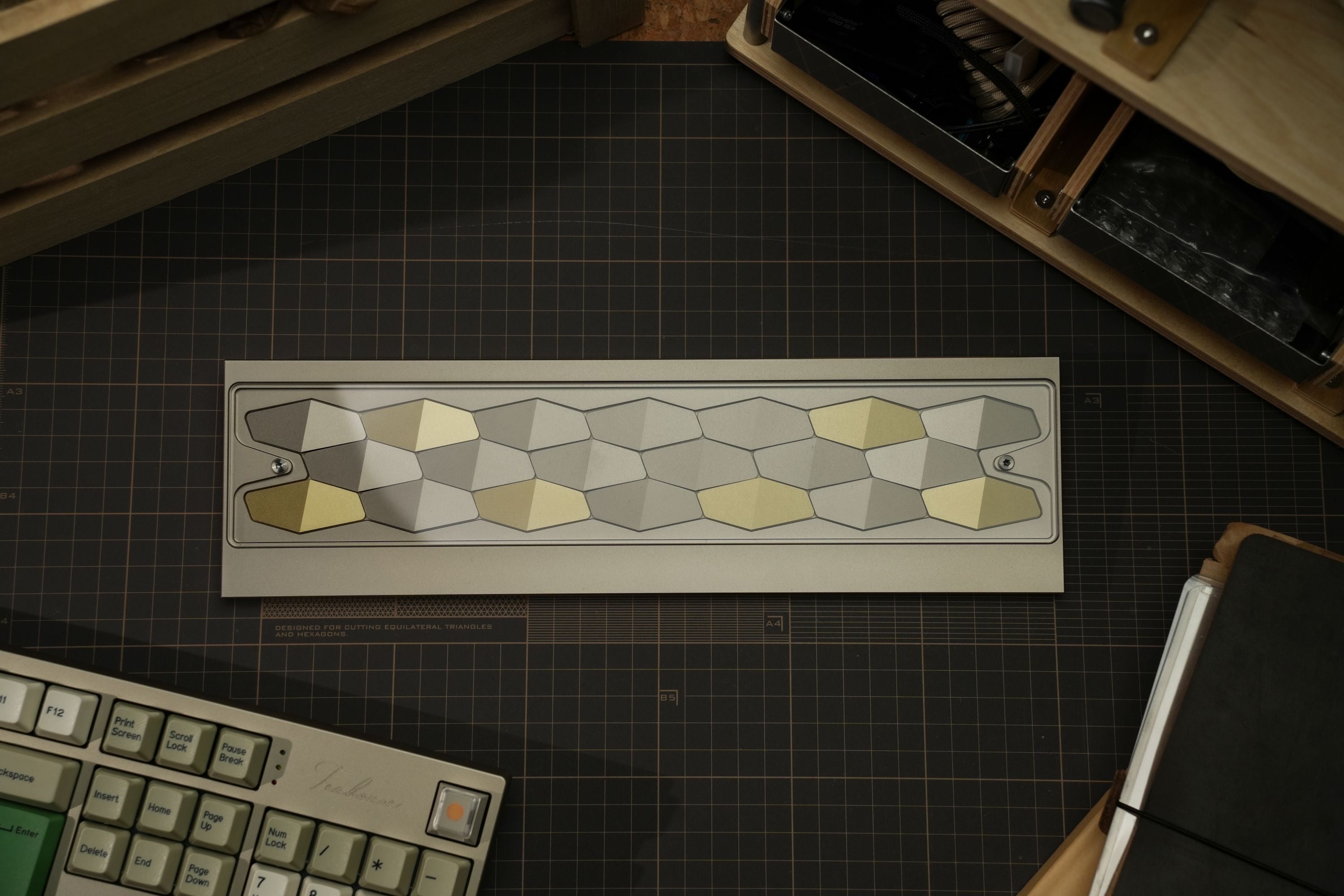 [In Stock] Dragon Scales Wrist Rest 65%-Silicone Connector Version