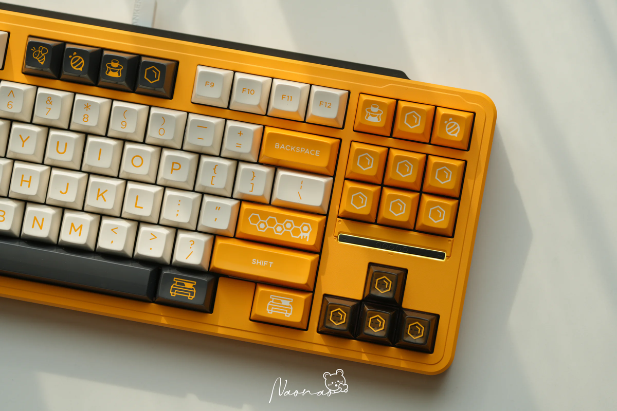 [In Stock] Space80: Apollo’s Cyber Armor keyboard kit By Gray Studio