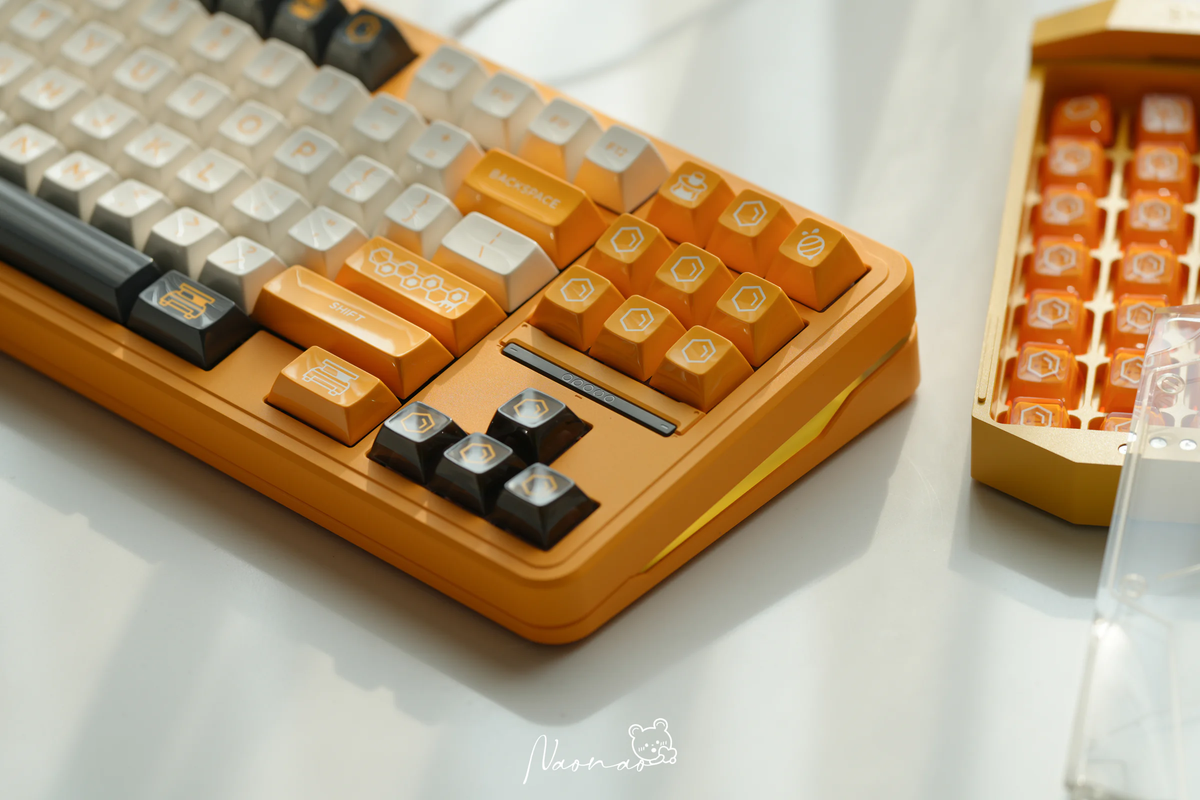 [In Stock] Space80: Apollo’s Cyber Armor keyboard kit By Gray Studio