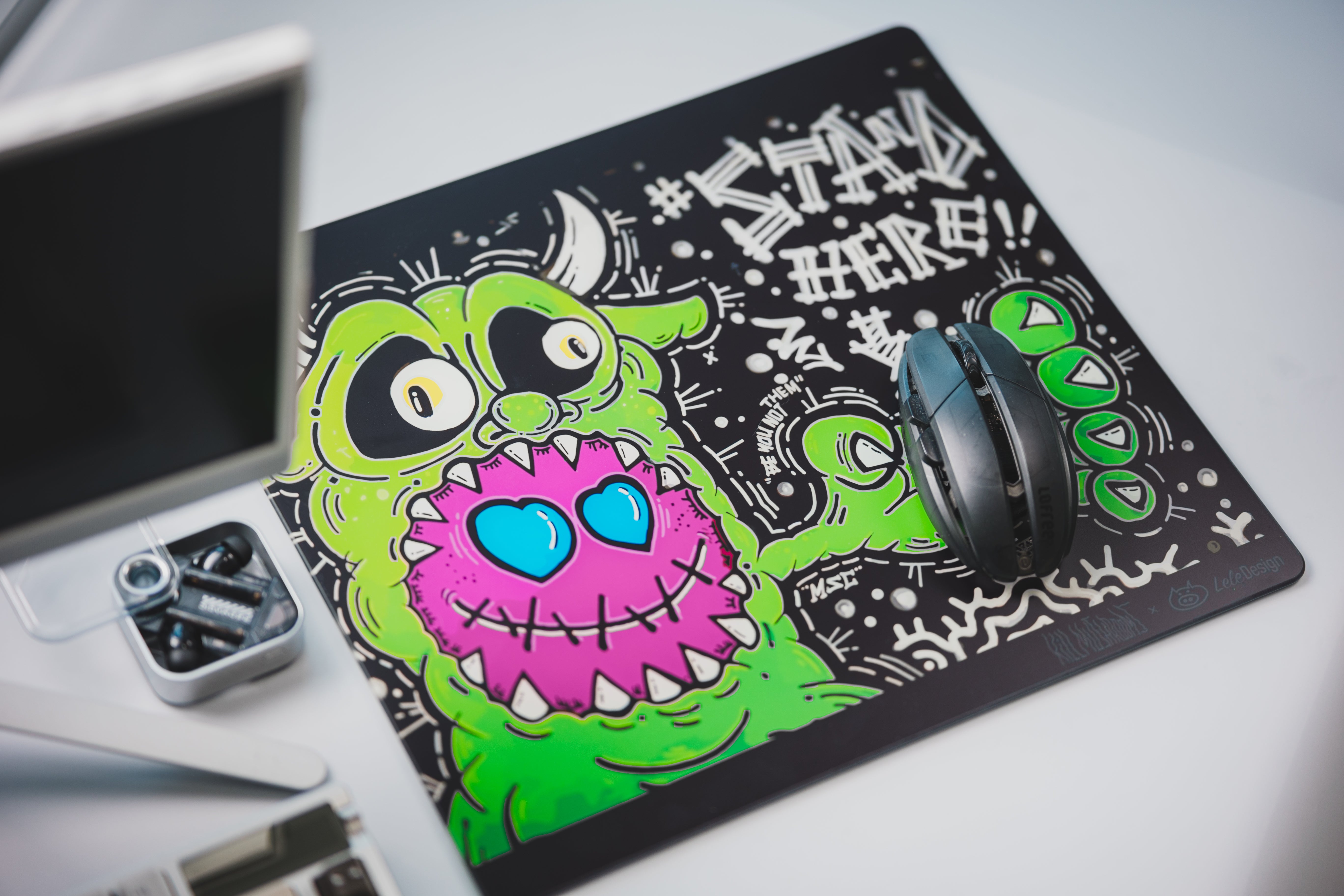 [In Stock] LeleDesign Curation Summer Camp Glass Mousepad（feat. 菇髅|裂缝）