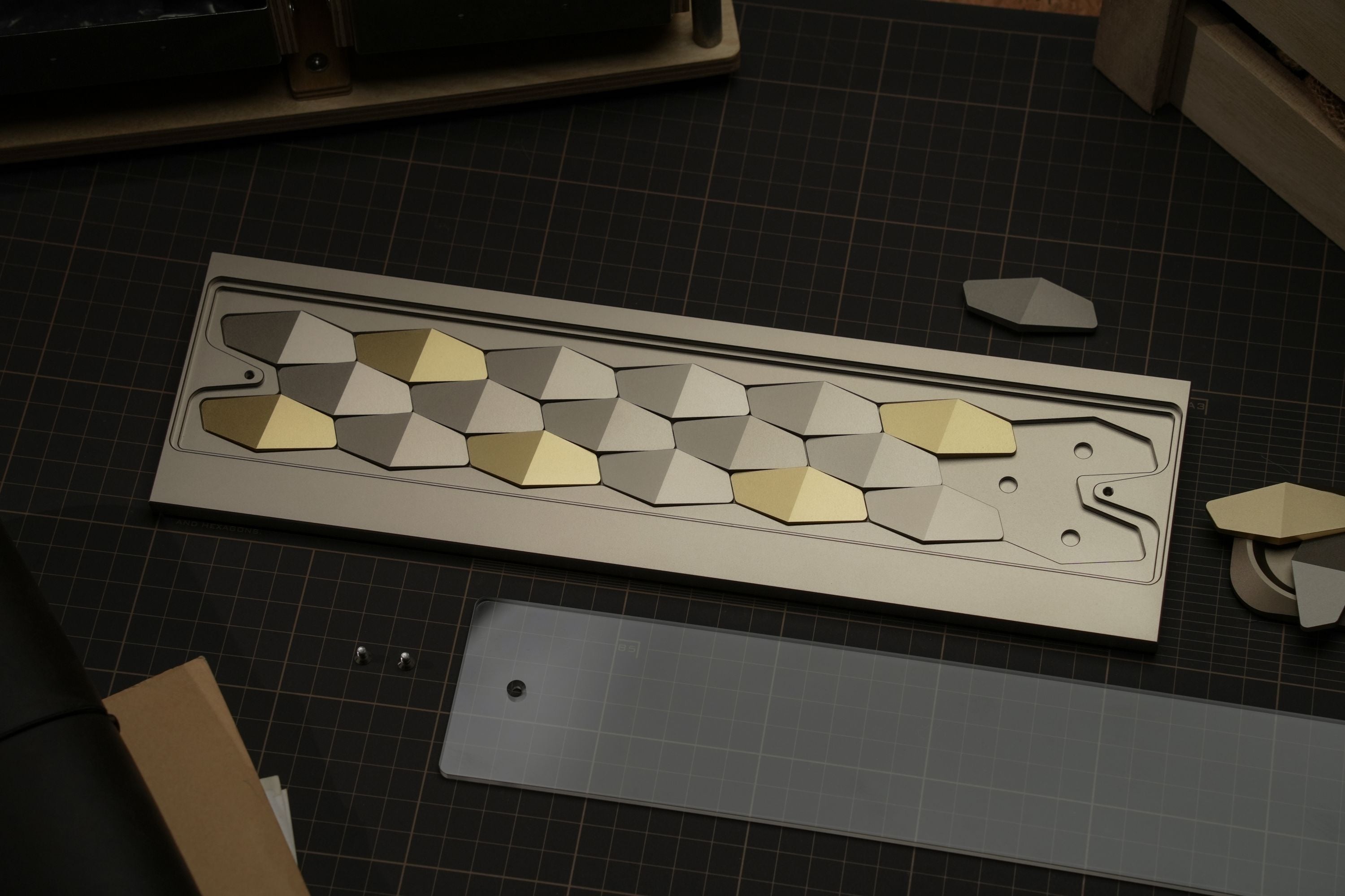 [In Stock] Dragon Scales Wrist Rest 65%-Silicone Connector Version