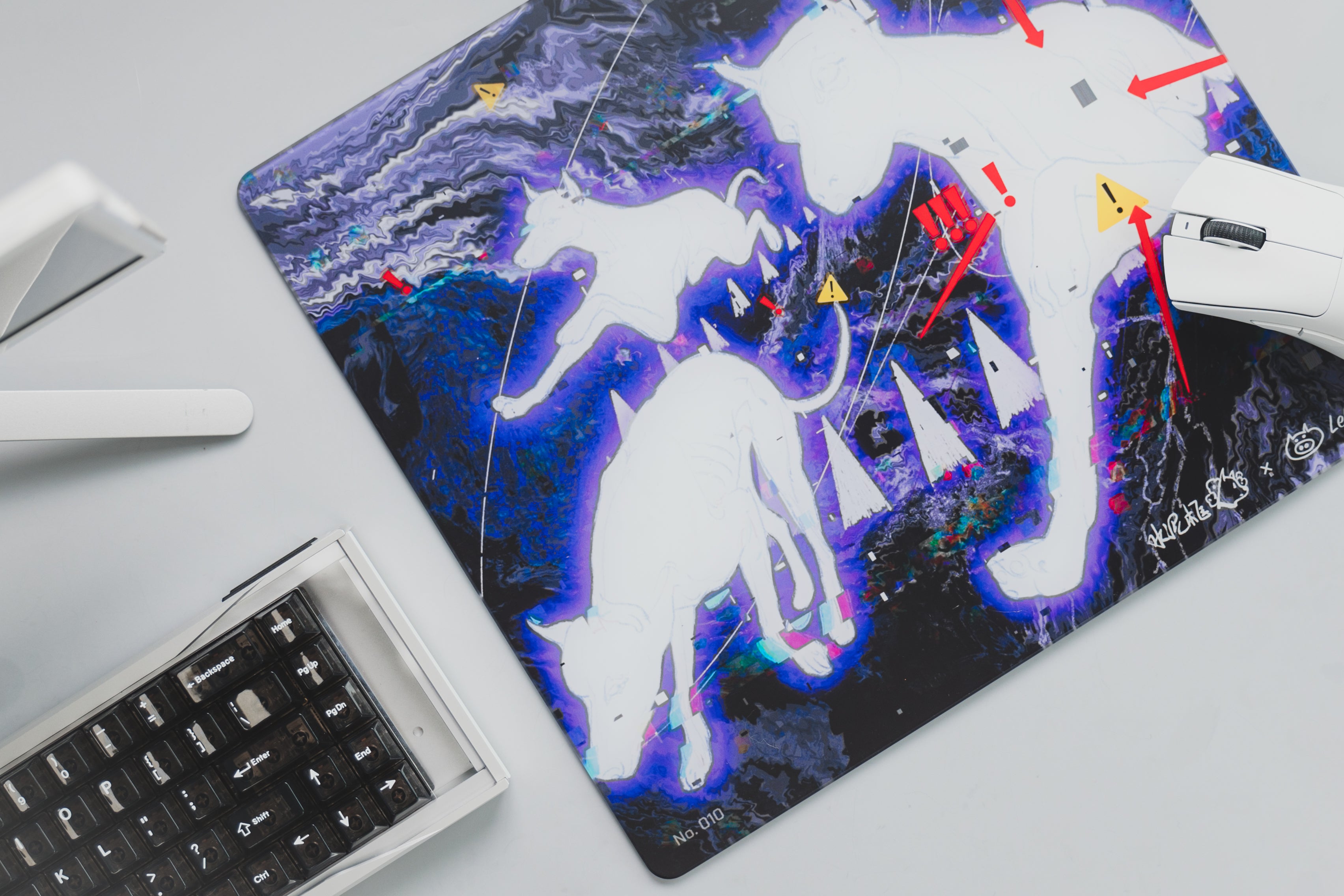 [In Stock] LeleDesign Curation Summer Camp Glass Mousepad（feat. 水泥框）
