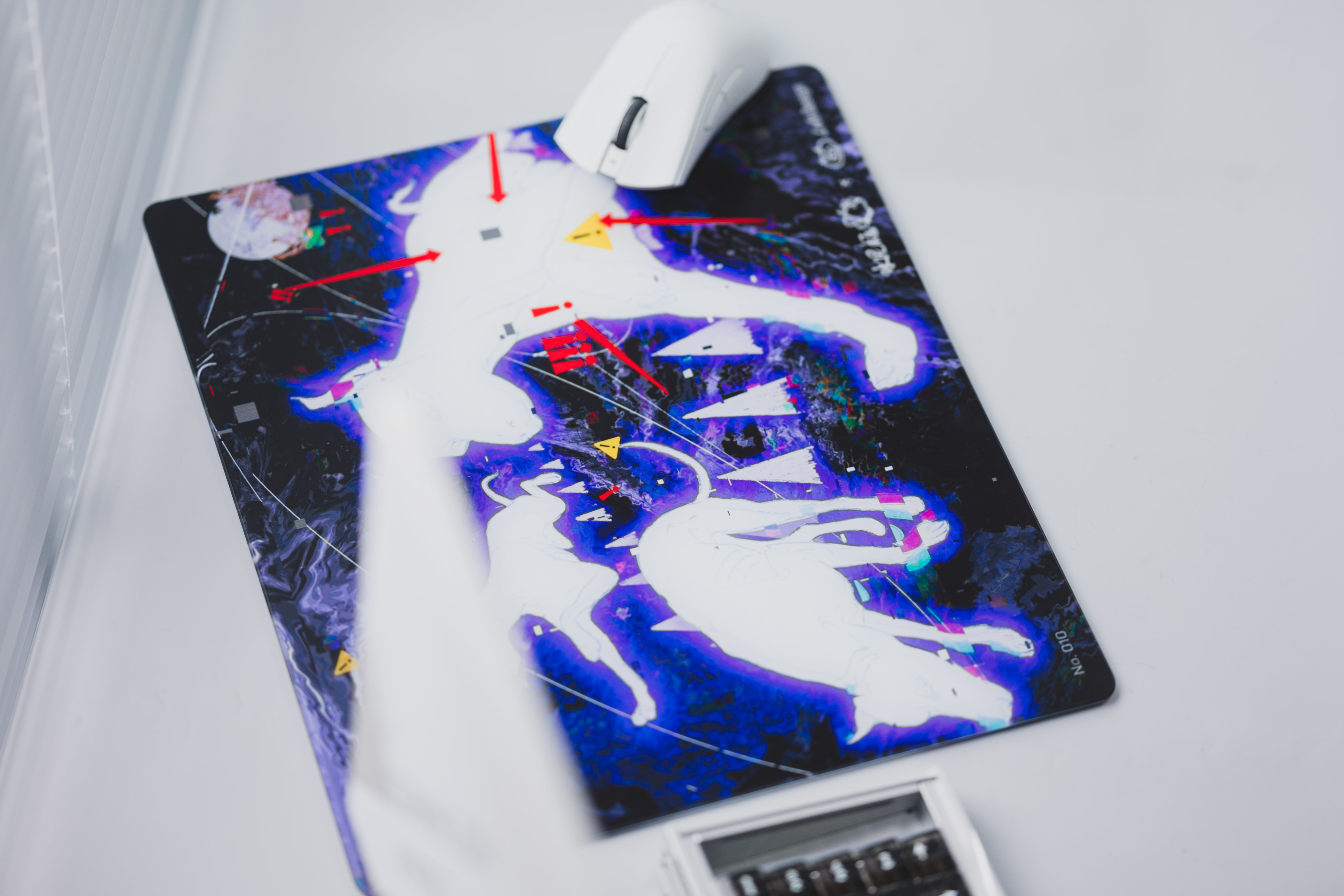 [In Stock] LeleDesign Curation Summer Camp Glass Mousepad（feat. 水泥框）
