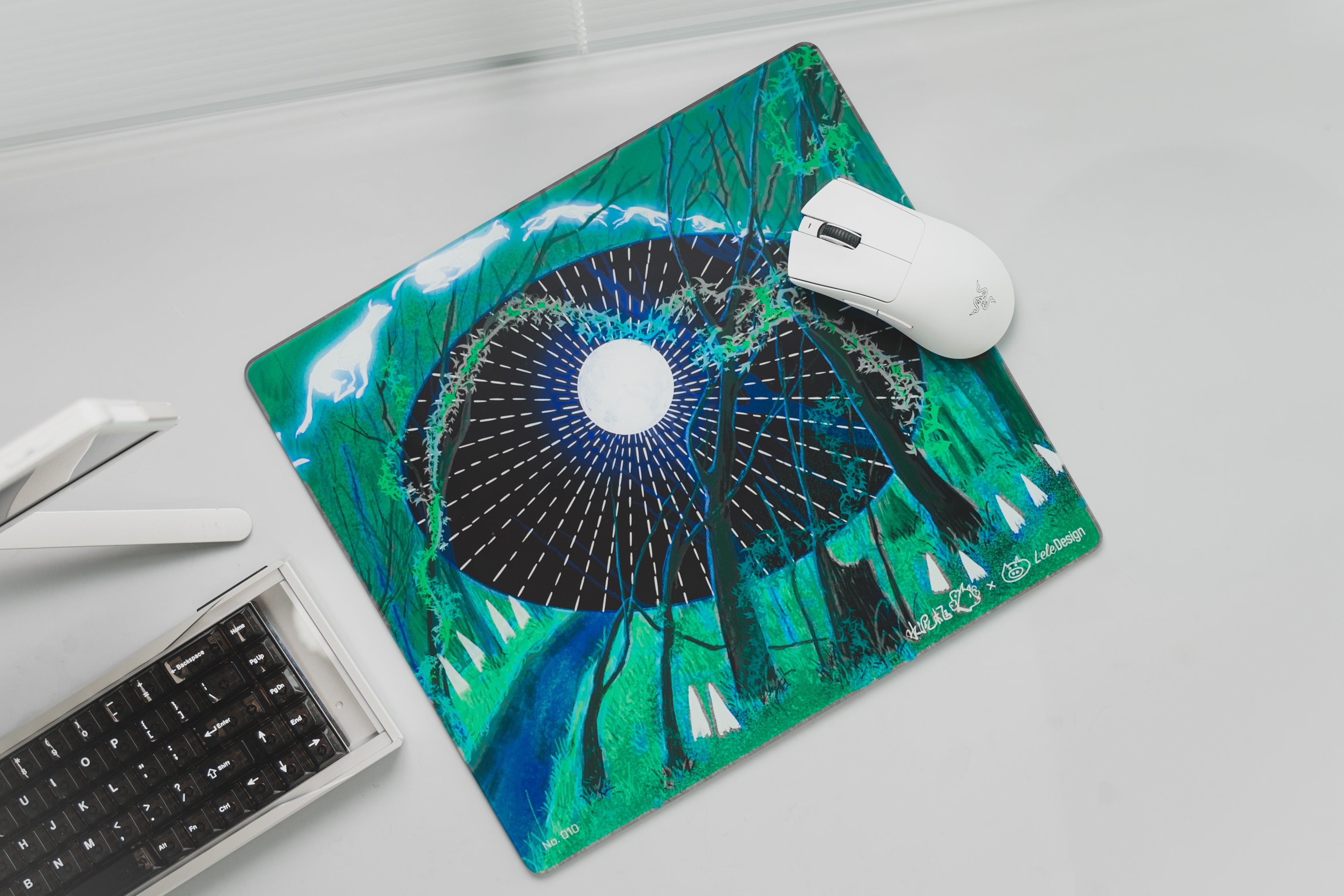 [In Stock] LeleDesign Curation Summer Camp Glass Mousepad（feat. 水泥框）