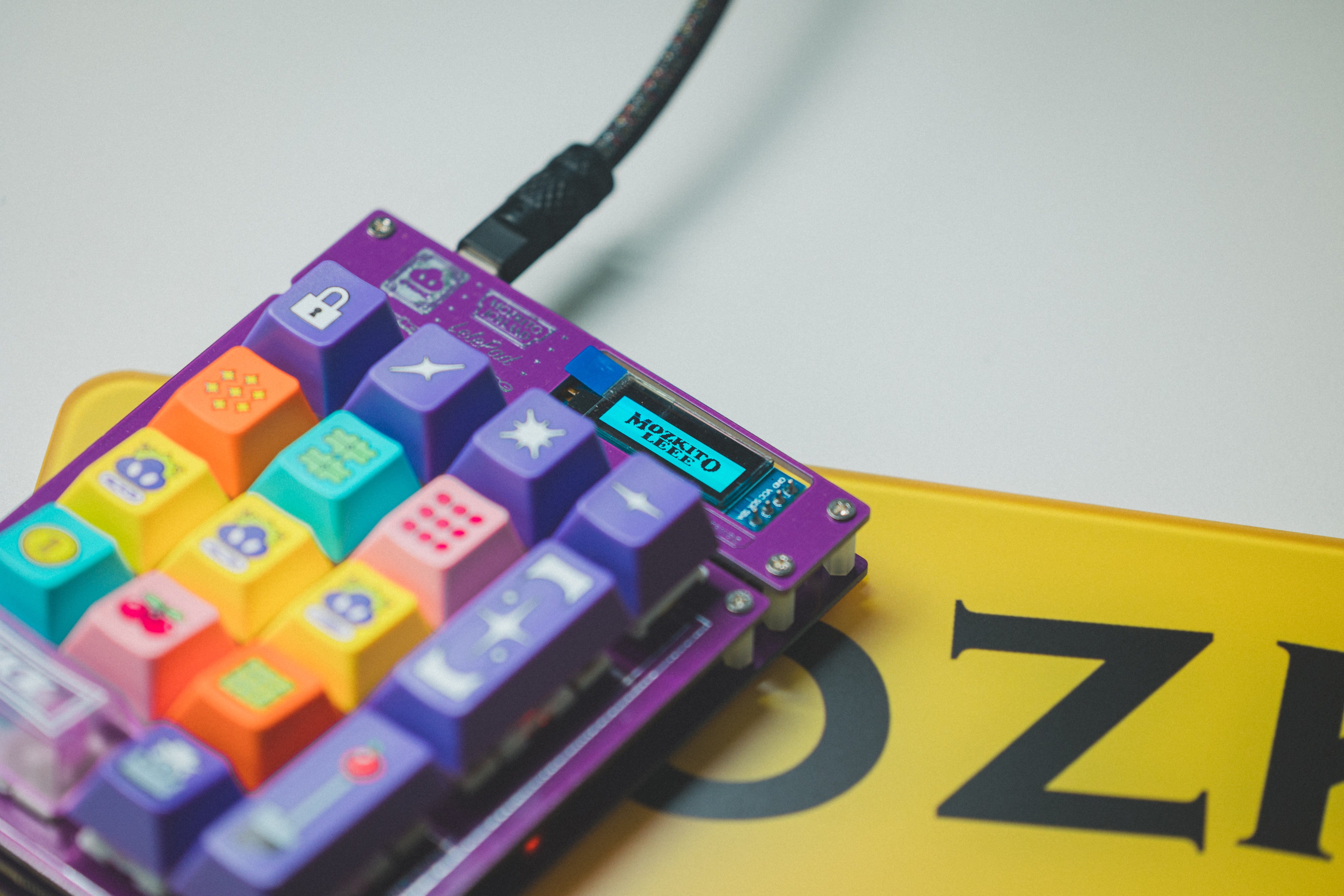 [In Stock] LeleDesign x Mozkito Leee Mechanical Numpad/Macropad