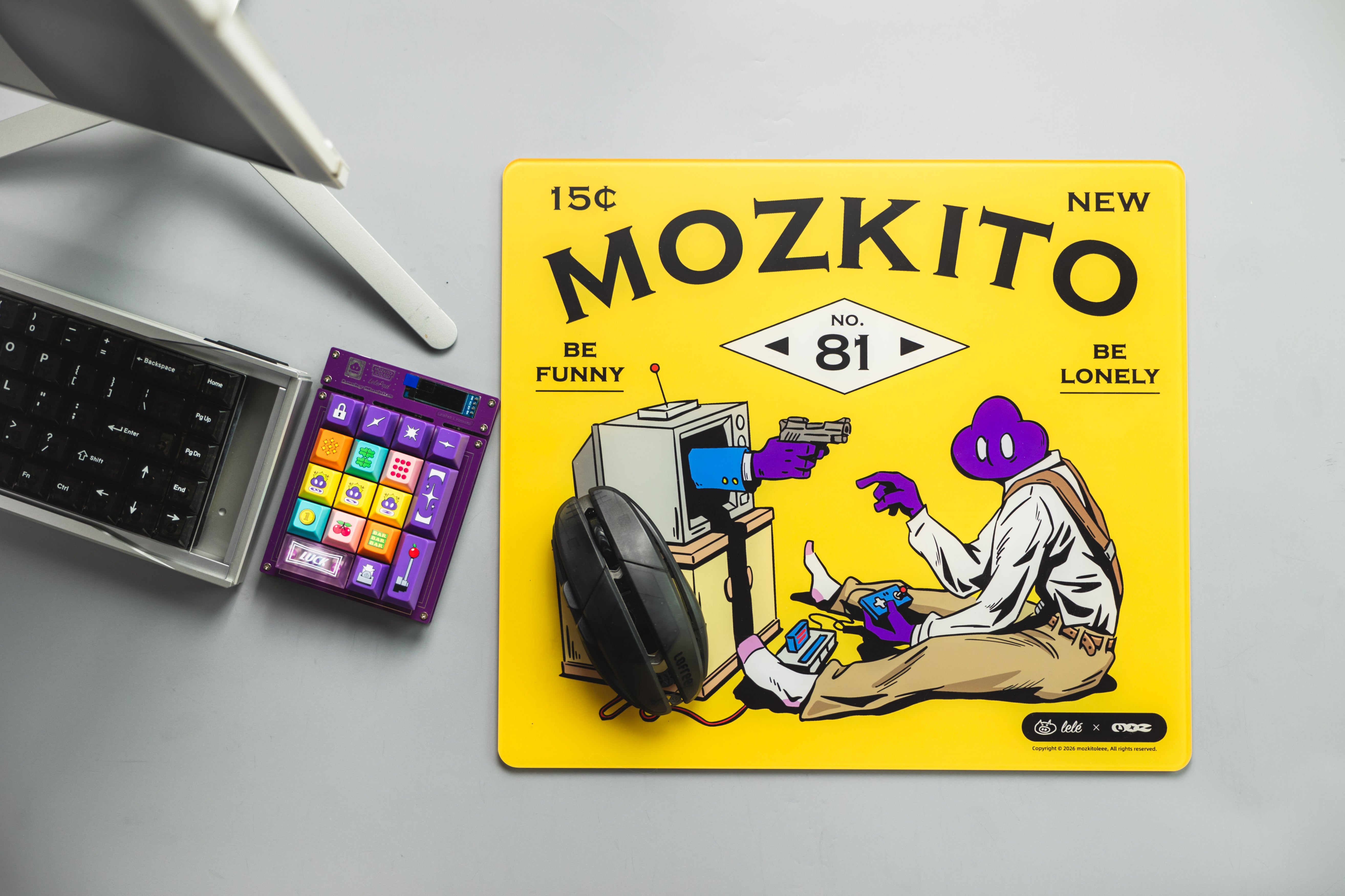 [In Stock] LeleDesign x Mozkito Leee Glass Mousepad