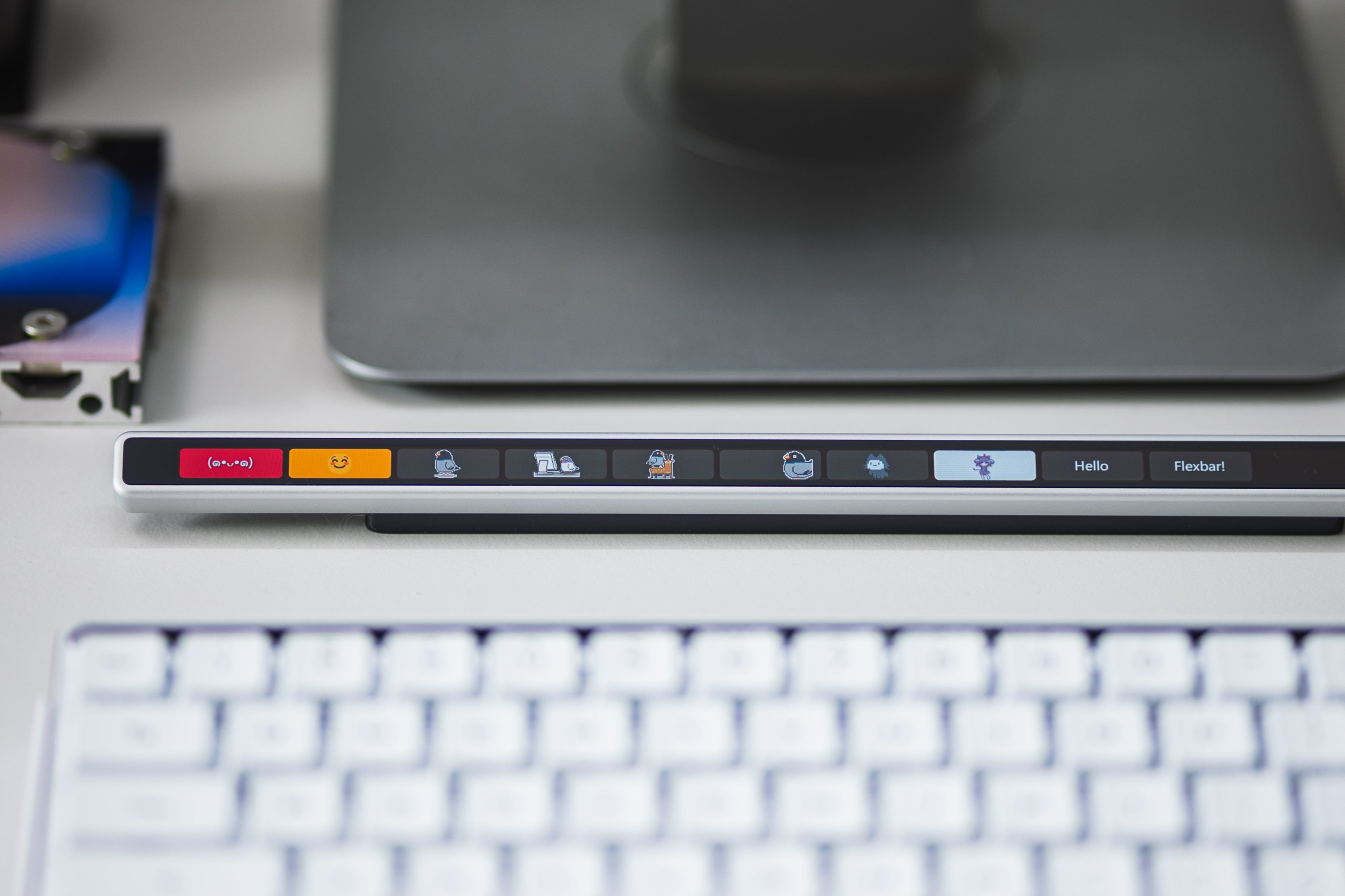 Flexbar Enilinx Bar ホワイト Touch Bar In Stock] Flexbar: A Versatile & Fully Customizable Touch-Bar Solutio