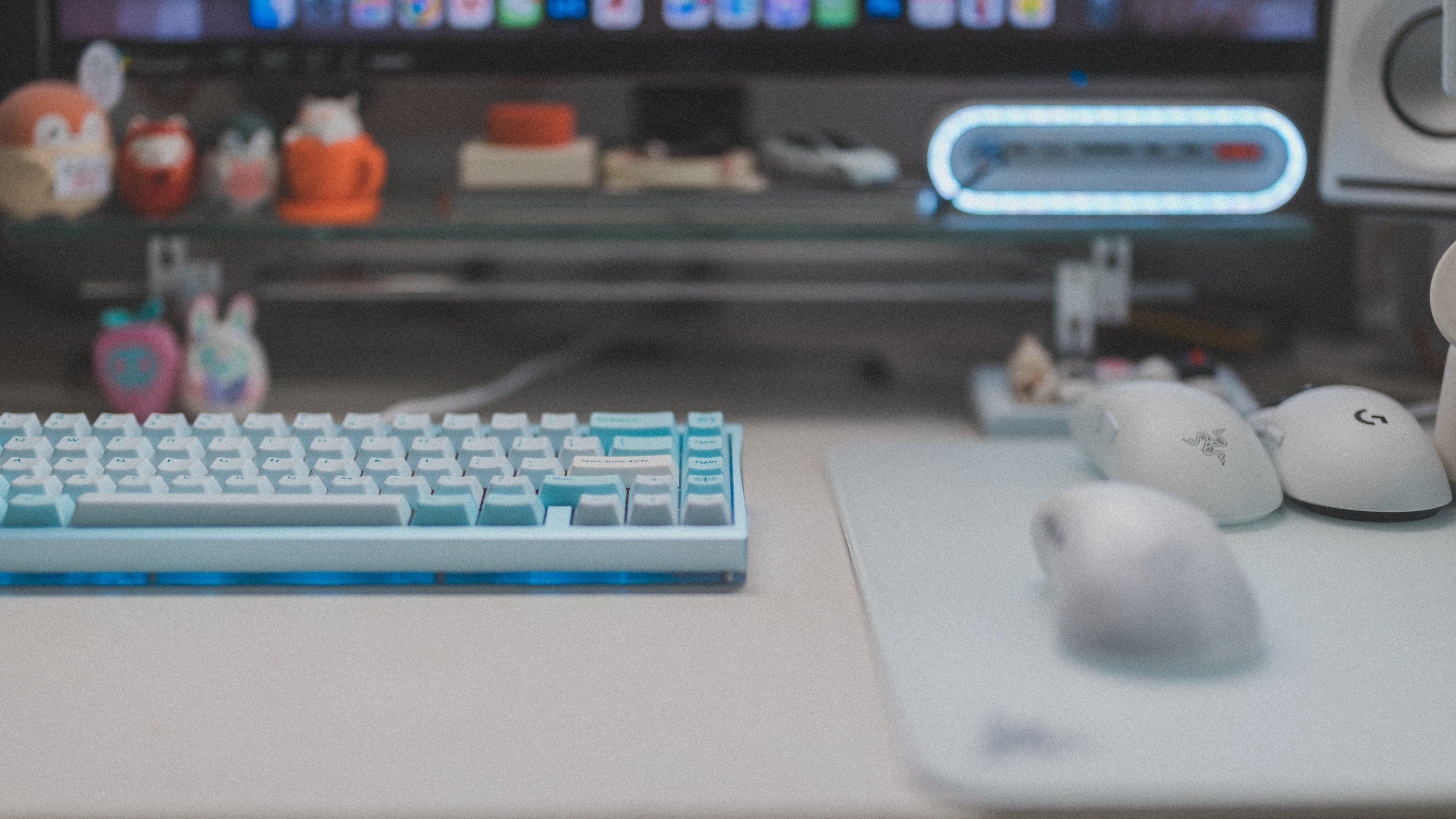 [In Stock] LeleLab x Cheese Snowspire Lake Keycaps Set