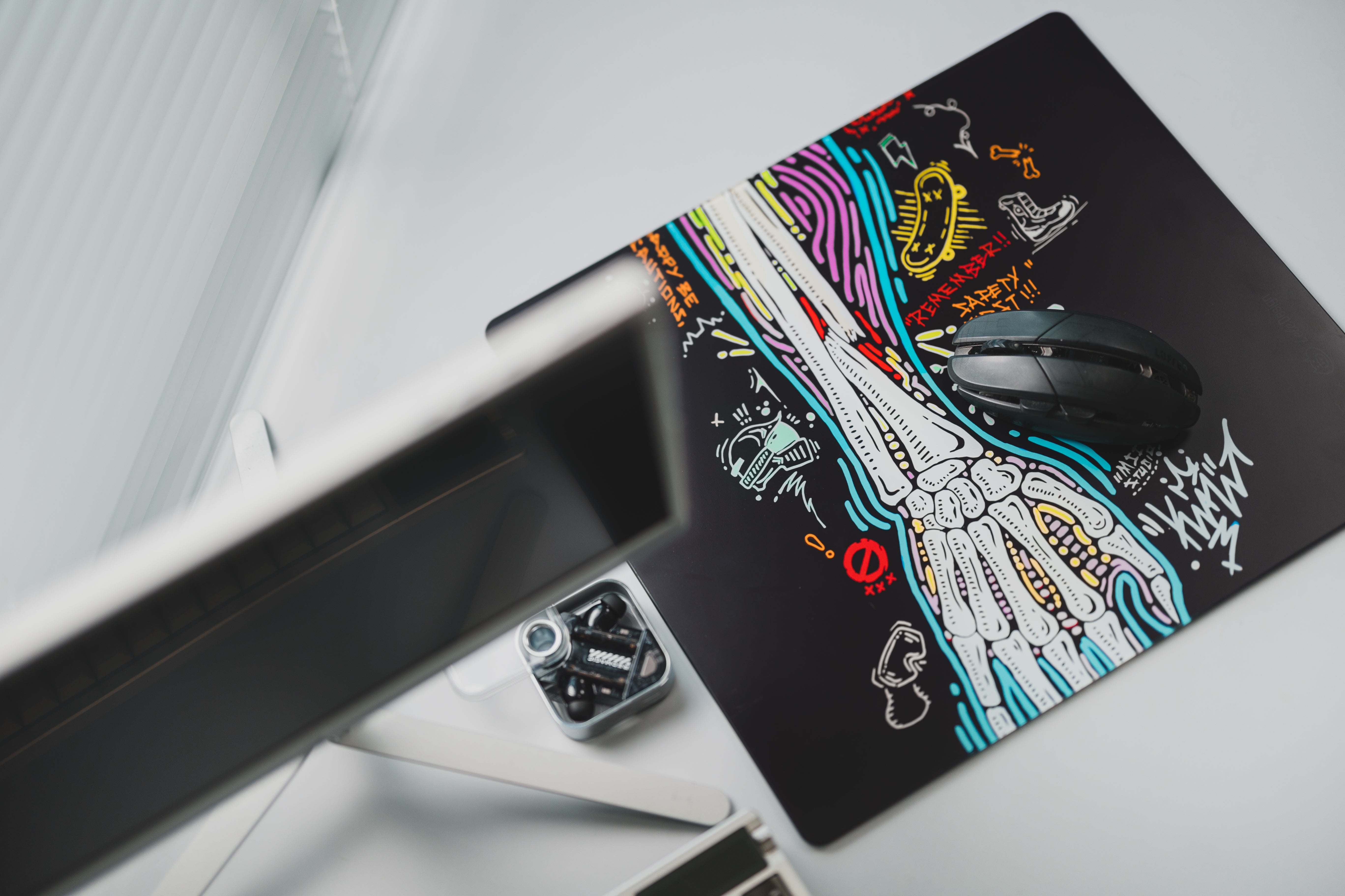[In Stock] LeleDesign Curation Summer Camp Glass Mousepad（feat. 菇髅|裂缝）