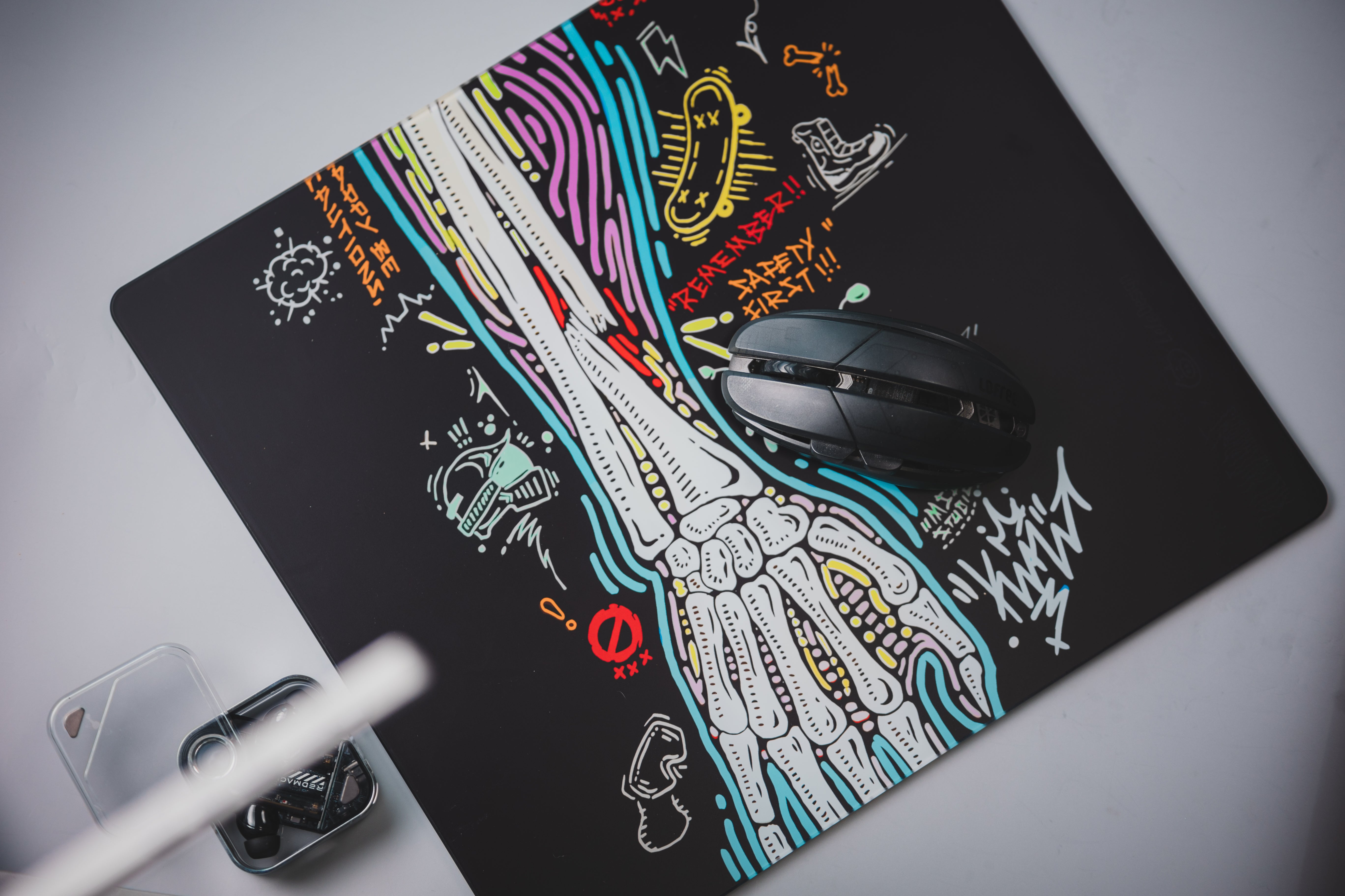 [In Stock] LeleDesign Curation Summer Camp Glass Mousepad（feat. 菇髅|裂缝）