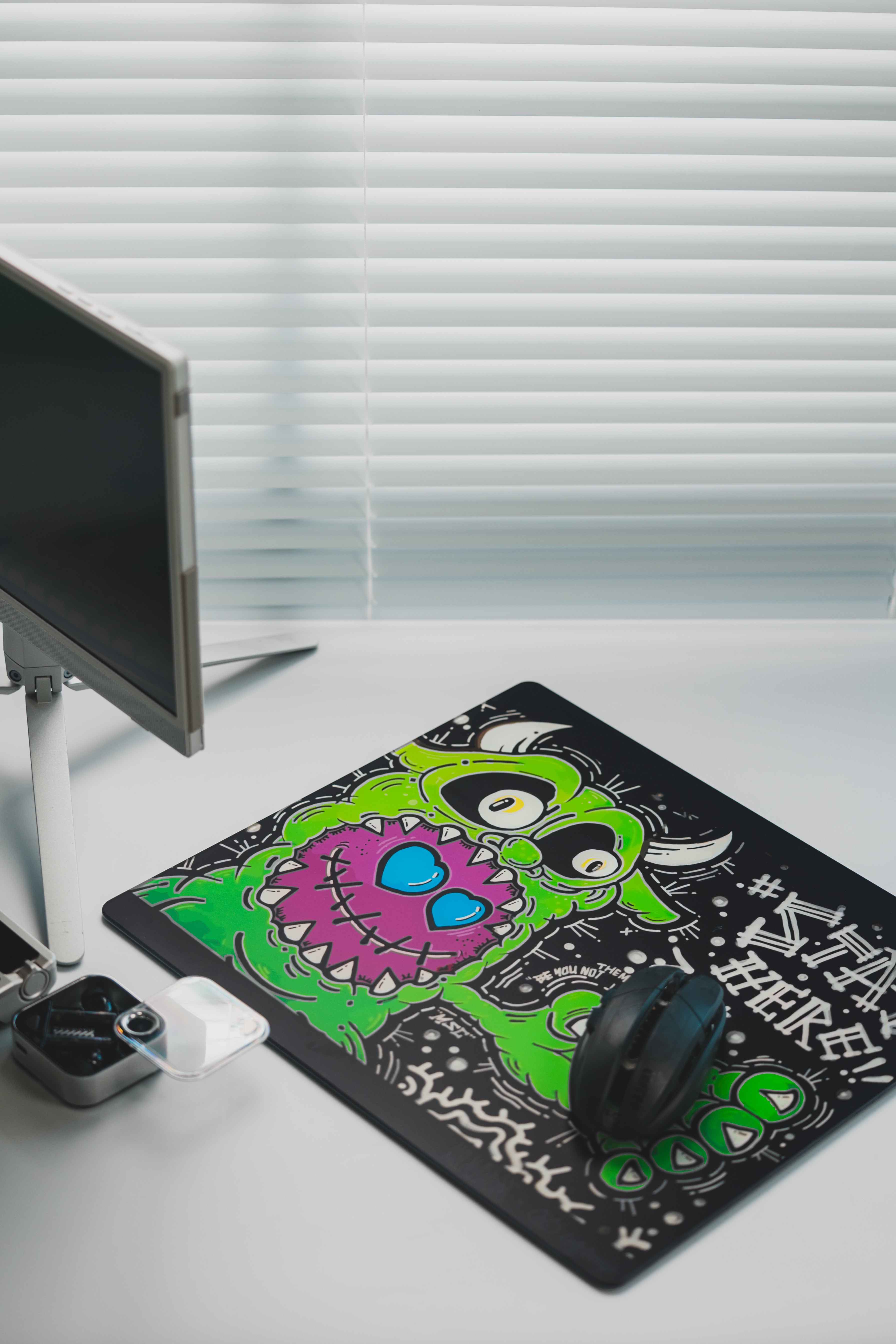 [In Stock] LeleDesign Curation Summer Camp Glass Mousepad（feat. 菇髅|裂缝）