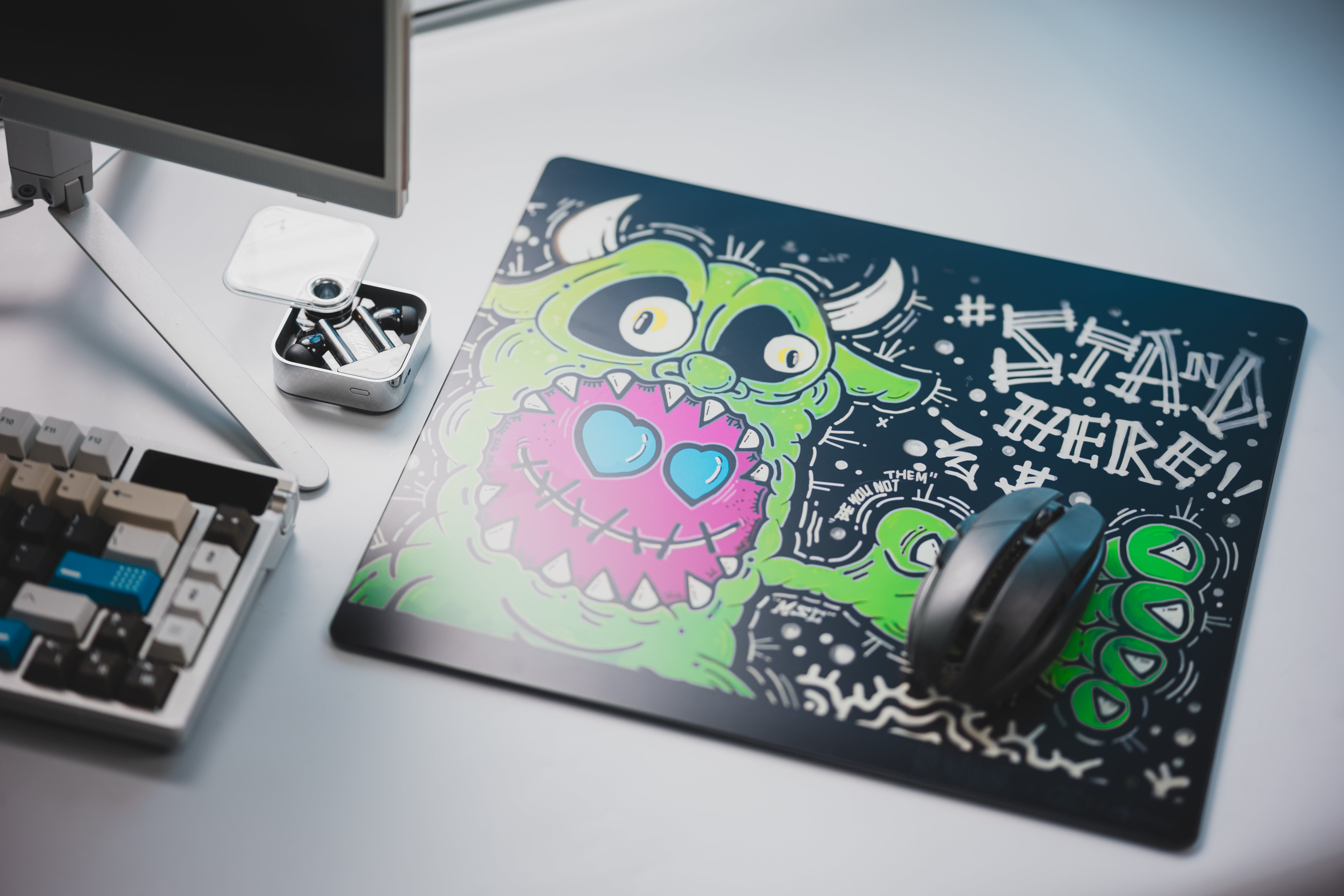 [In Stock] LeleDesign Curation Summer Camp Glass Mousepad（feat. 菇髅|裂缝）
