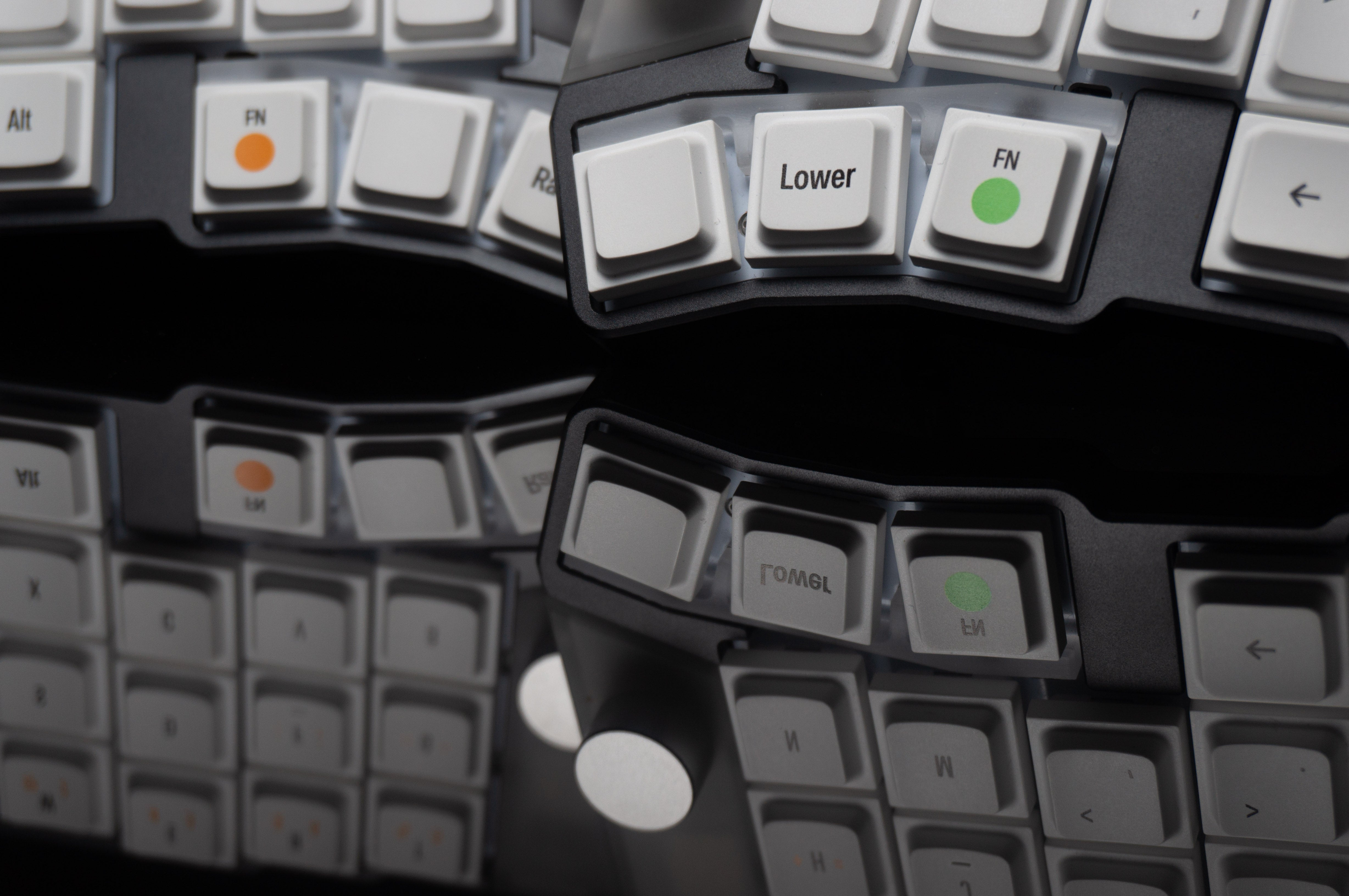 [Pre Order] Cornix Tented Low Profile Split Ergo Keyboard by JZF