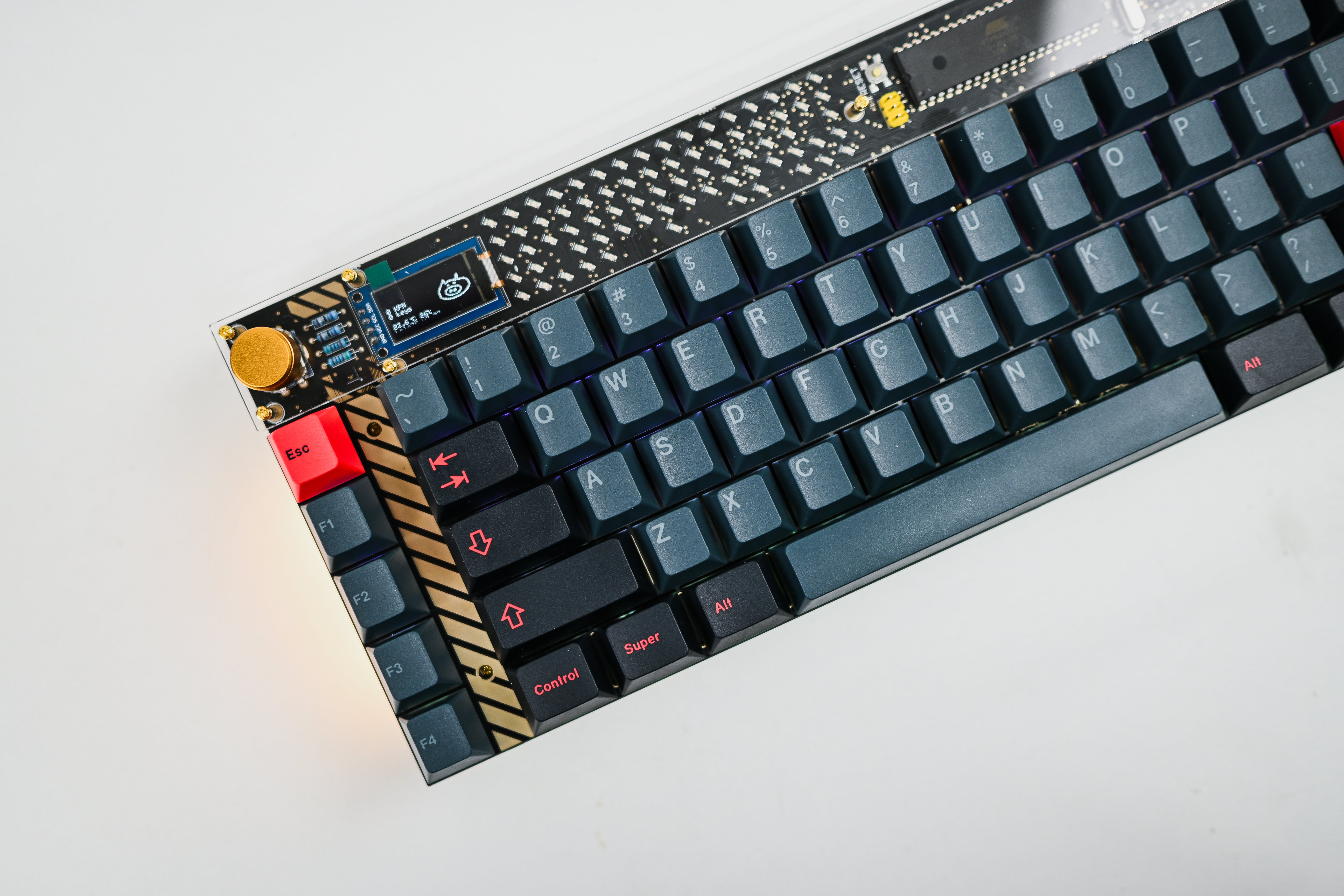 [In Stock] Lelelab Y2K 76 x GMK Redline PreBuilt Ready-to-use Keyboard