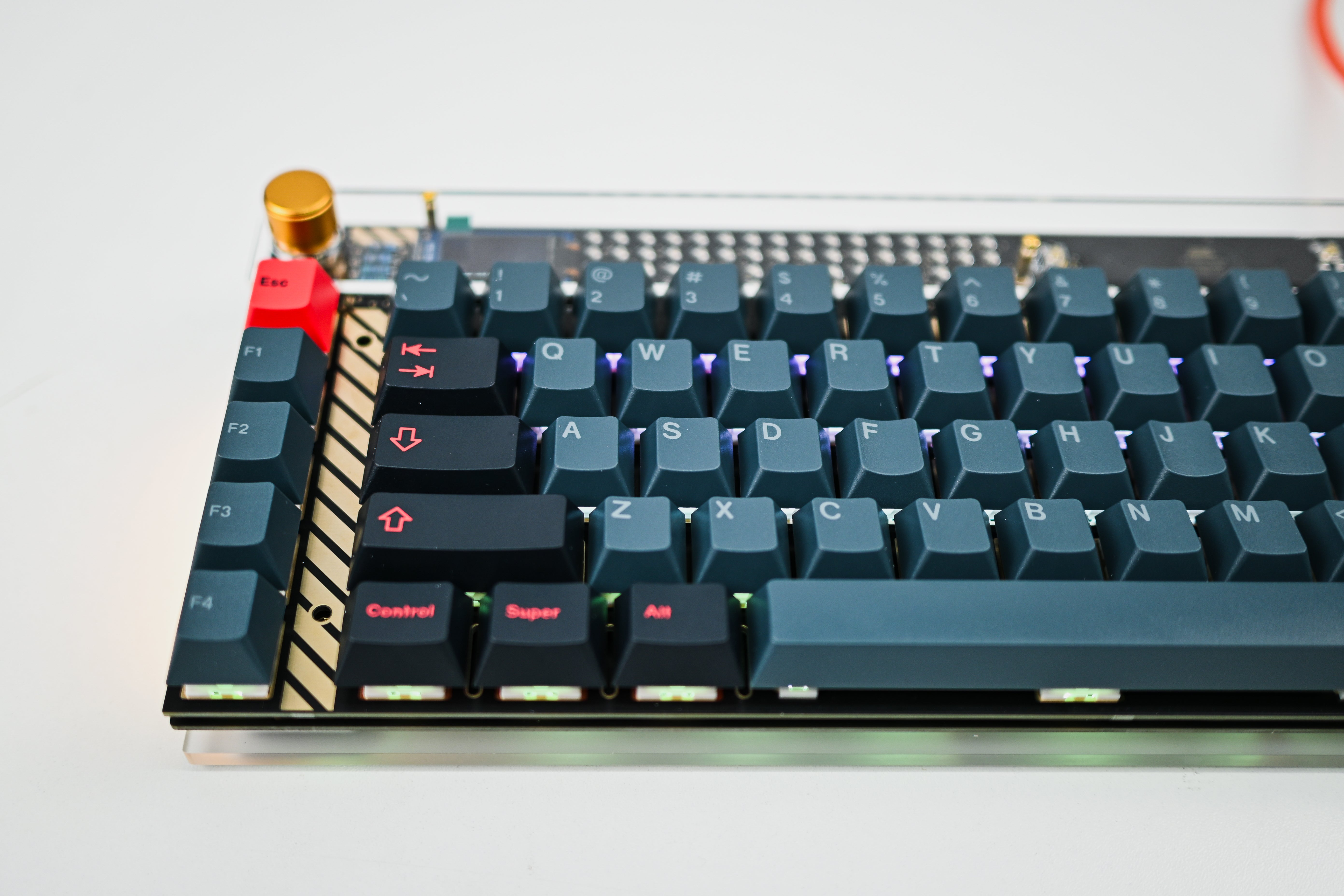 In Stock] Lelelab Y2K 76 x GMK Redline PreBuilt Ready-to-use Keyboard