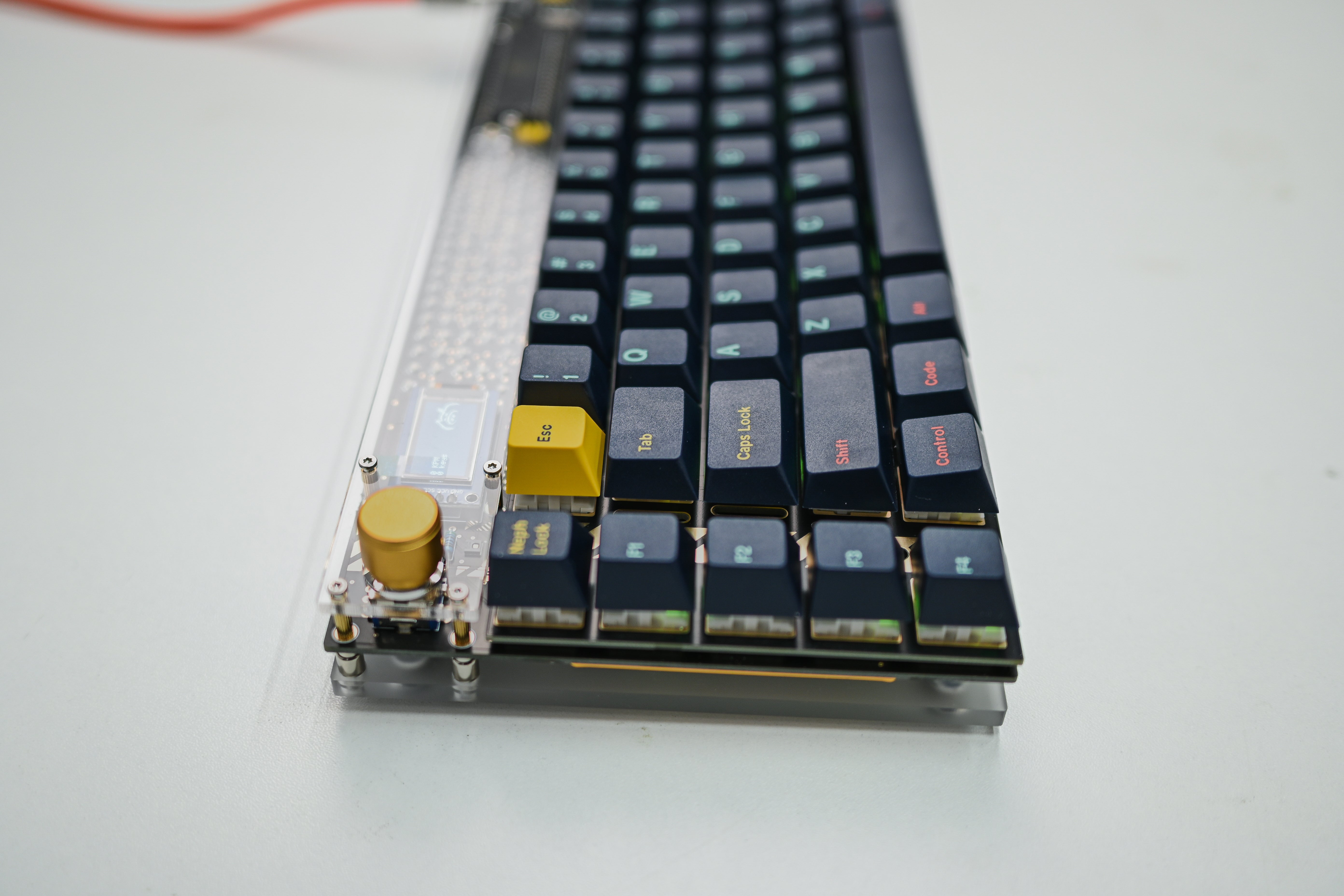 In Stock] Lelelab Y2K 76 x GMK Metropolis PreBuilt Ready-to-use Keybo