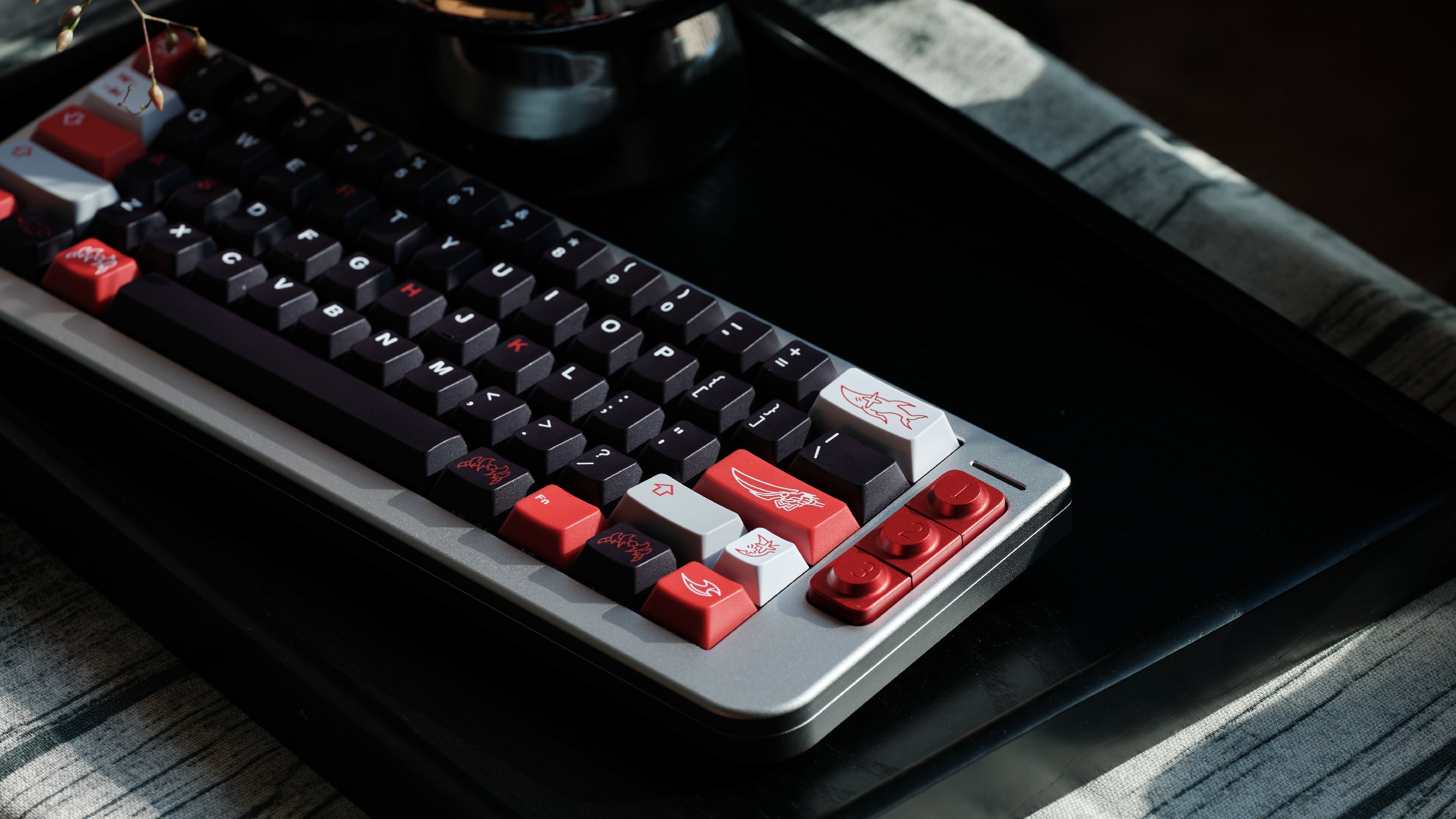 MW Shark Tail Keycaps