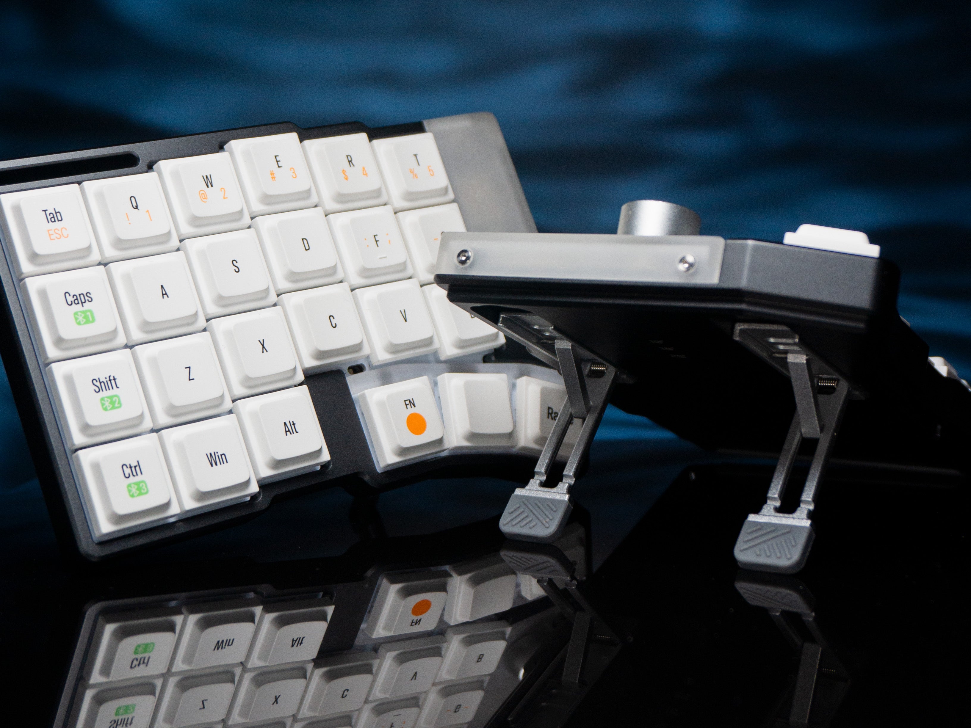 [Pre Order] Cornix Tented Low Profile Split Ergo Keyboard by JZF