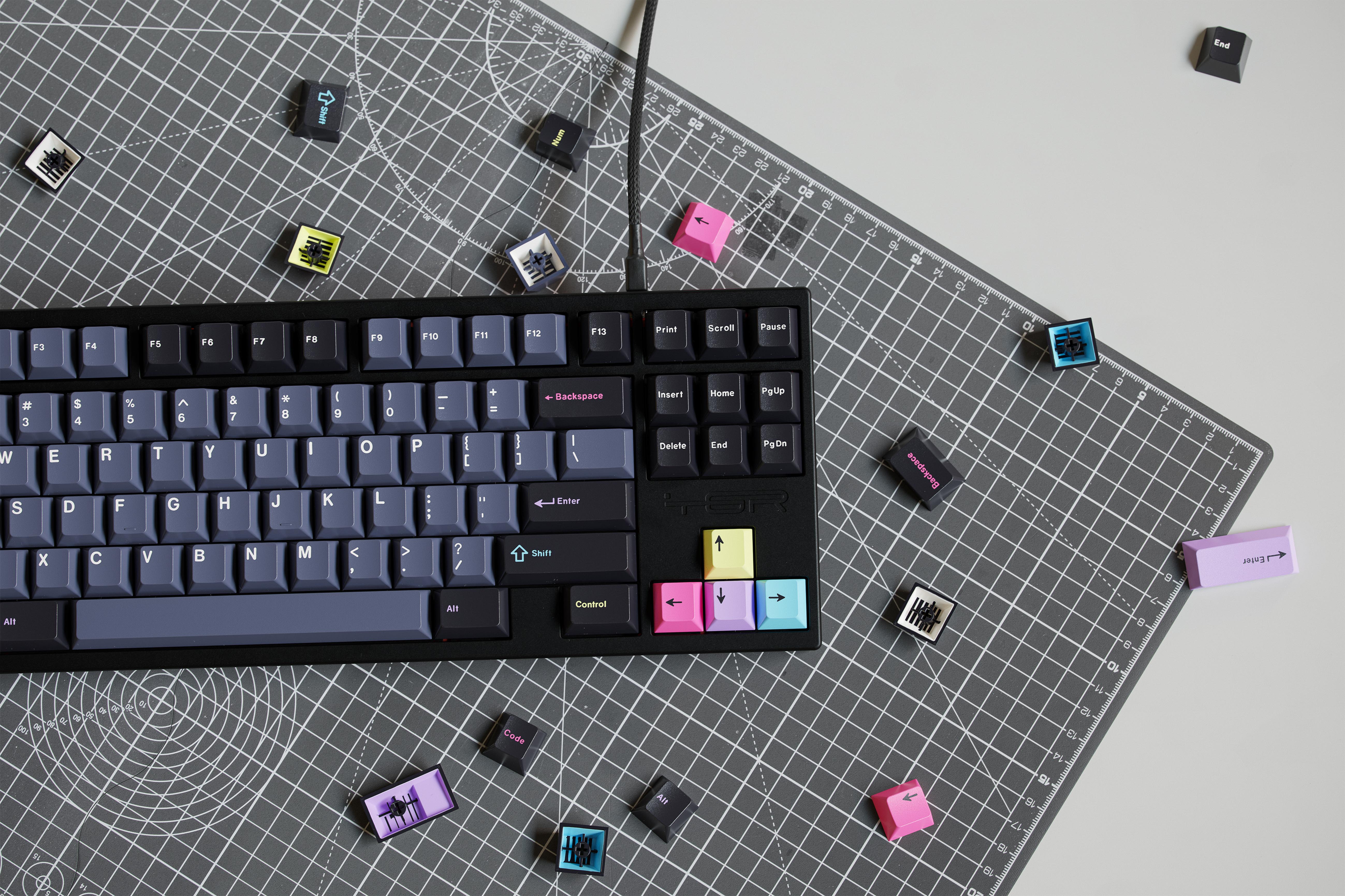 キーボード GMK CYL Dracula V2 Nightmode Core Base GMK Dracula V2.0 (CYL) – Omnitype®