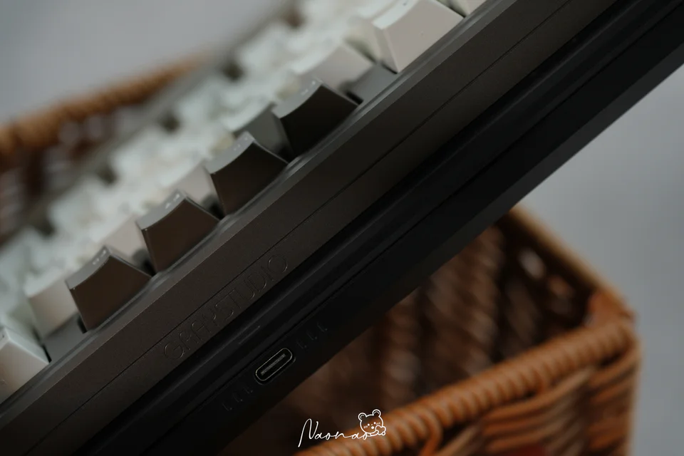 [In Stock] Space80: Apollo’s Cyber Armor keyboard kit By Gray Studio