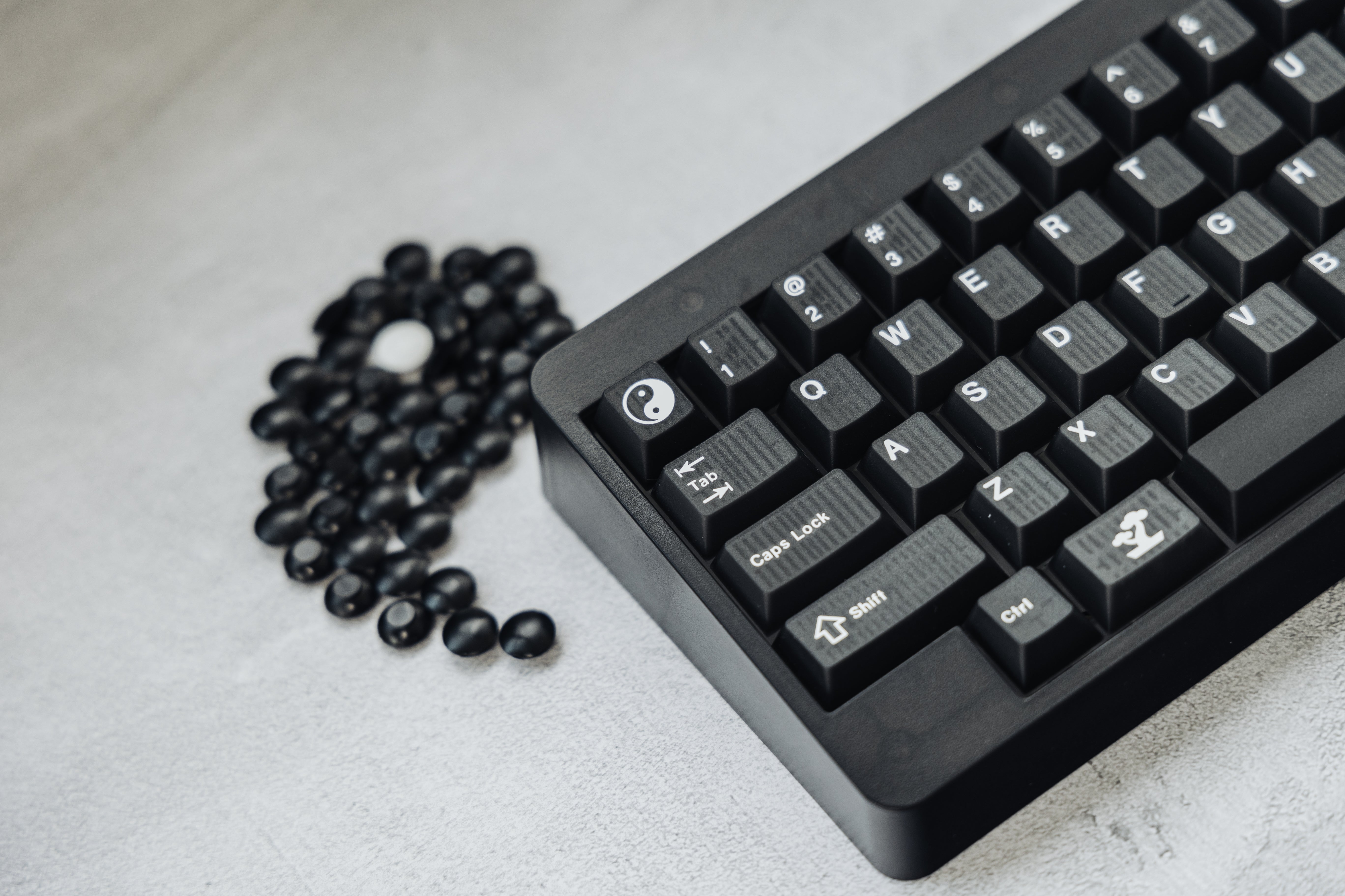 In Stock] KeyKobo Taiji Translucent Doubleshot Keycap Set