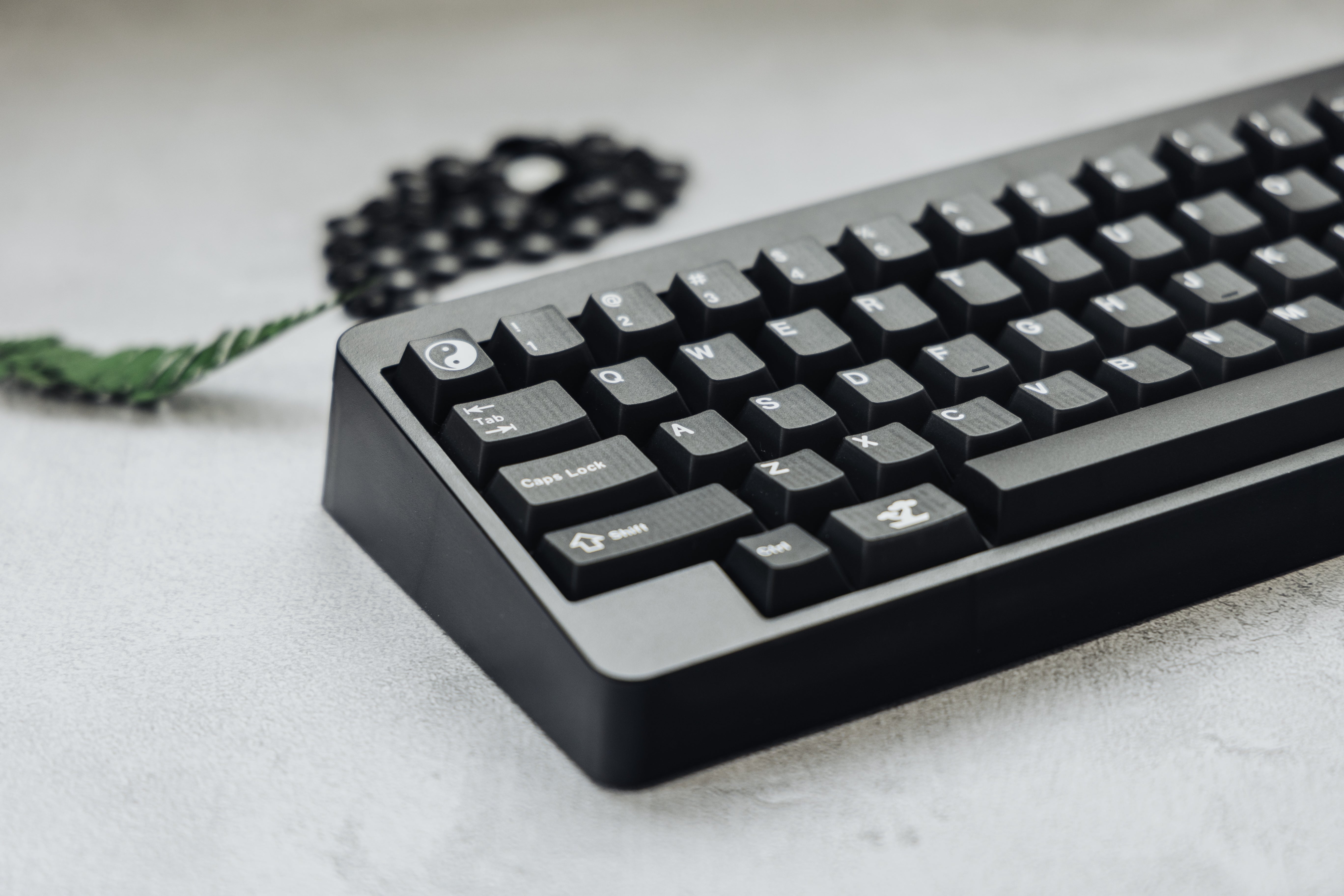 In Stock] KeyKobo Taiji Translucent Doubleshot Keycap Set
