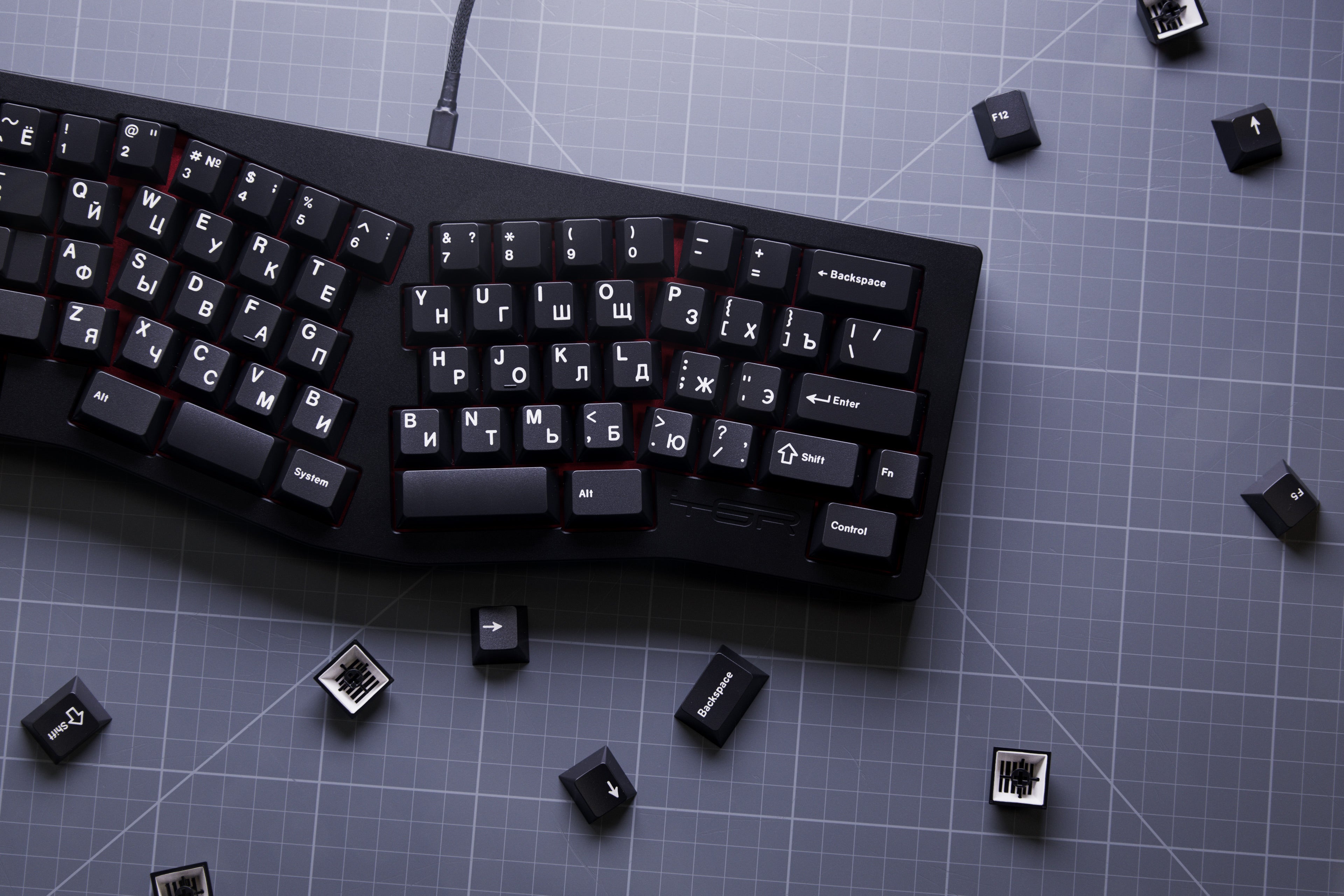 GMK Cyrillic Beige & WoB - Thumbnail 3